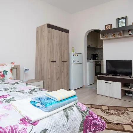 Lynn's Oasis-ocean Touch In Core Downtown Apartment Burgas