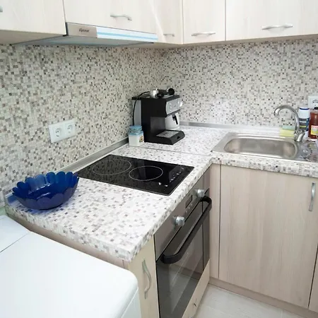 Lynn's Oasis-ocean Touch In Core Downtown Apartment Burgas