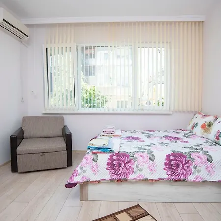 Lynn's Oasis-ocean Touch In Core Downtown Apartment Burgas